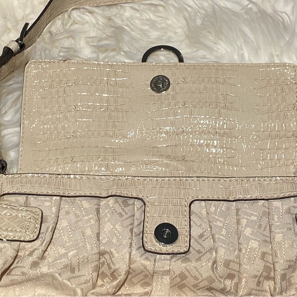 Guess Beige Logo Purse and Wallet Matching Set Size Small - Picture 8 of 17